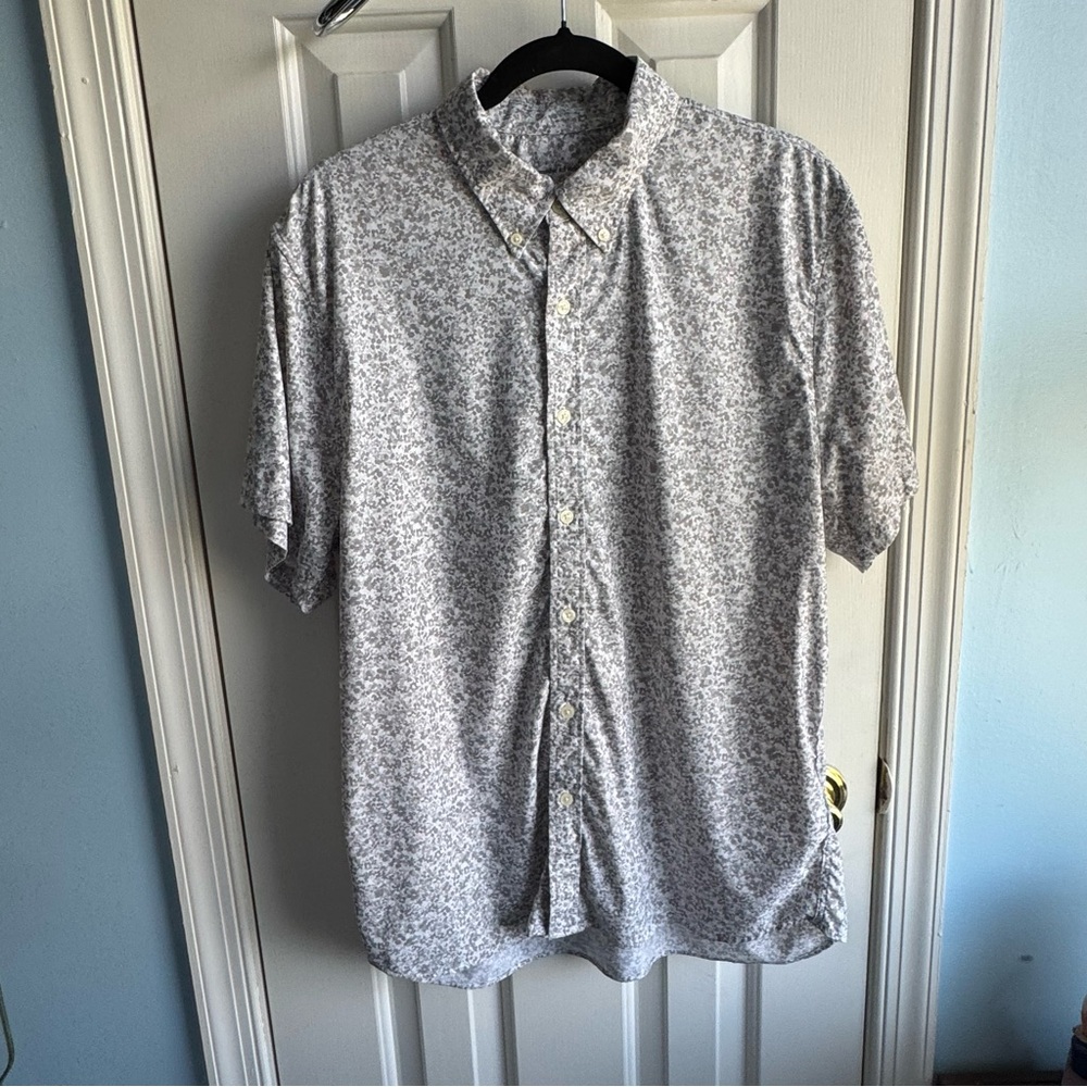 Abercrombie & Fitch Men’s Button-up short sleeve shirt; Grey Floral, Sz - Large